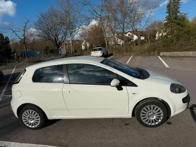 Gebraucht Fiat Grande Punto 69 PS (50 kW) 2011 Weiß Kleinwagen