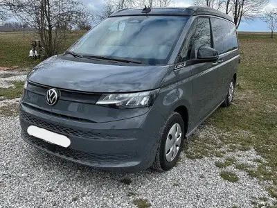 Neu VW California Beach 150 PS (110 kW) 2025 Grau Van