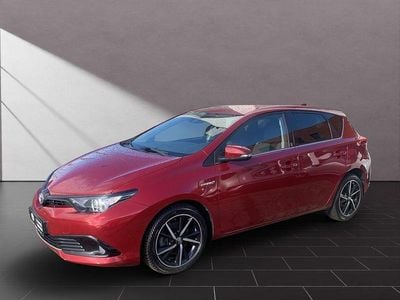 Gebraucht Toyota Auris Team 136 PS (100 kW) 2018 Rot Limousine