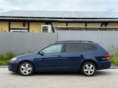 Gebraucht VW Golf VII Comfortline 105 PS (77 kW) 2013 Blau Kombi