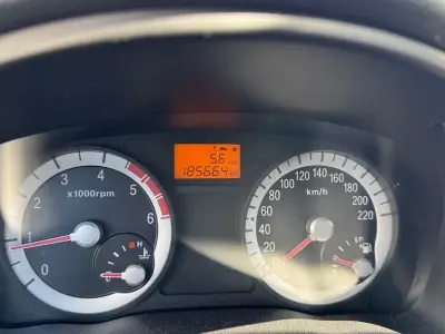 Begagnad Kia Rio 110 HK (80 kW) 2006 Röd Sedan