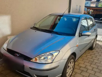 Second-hand Ford Focus 2004 Albastru Hatchback