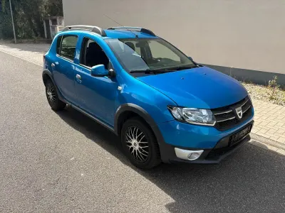 Używany Dacia Sandero Stepway 90 KM (66 kW) 2012 Niebieski Sedan/Limuzyna