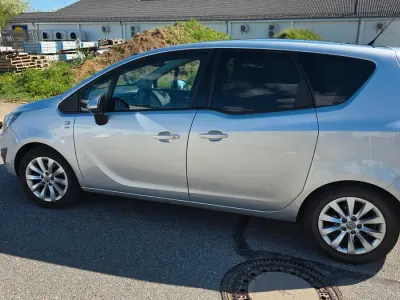 Gebraucht Opel Meriva 120 PS (88 kW) 2012 Silber Van / Kleinbus