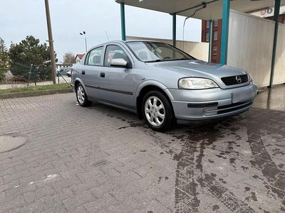 Gebraucht Opel Astra 101 PS (74 kW) 2001 Silber Limousine