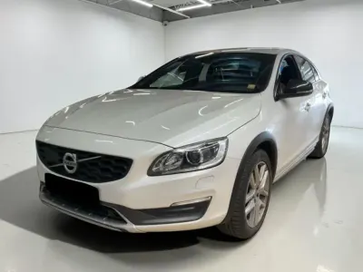 Gebraucht Volvo S60 CC Summum 190 PS (139 kW) 2016 Weiß Limousine