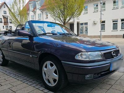 Gebraucht Opel Astra Cabriolet 70 PS (51 kW) 1996 Violet Cabrio