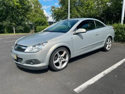 Gebraucht Opel Astra 140 PS (102 kW) 2007 Silber Cabrio
