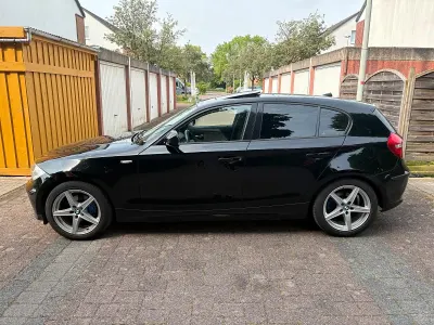 Gebraucht BMW 116 122 PS (89 kW) 2010 Schwarz Kleinwagen