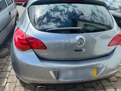 Gebraucht Opel Astra GTC 120 PS (88 kW) 2011 Silber Limousine