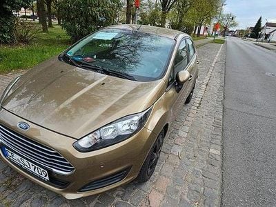 Gebraucht Ford Fiesta 82 PS (60 kW) 2013 Gold Kleinwagen