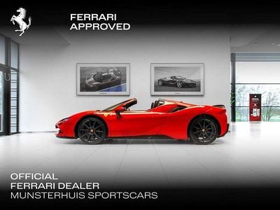 Usata Ferrari SF90 999 CV (734 kW) 2023 Rosso Cabrio