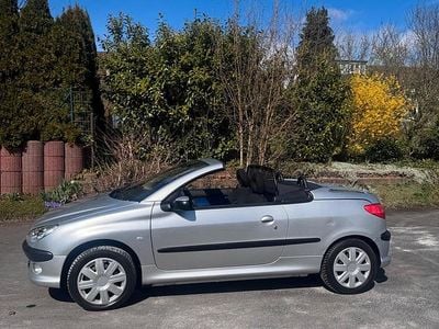 Gebraucht Peugeot 206 CC 109 PS (80 kW) 2002 Silber Cabrio