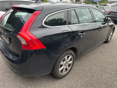 Gebraucht Volvo V60 Momentum 114 PS (83 kW) 2014 Schwarz Kombi