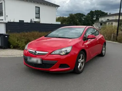 Gebraucht Opel Astra GTC 120 PS (88 kW) 2011 Rot Limousine