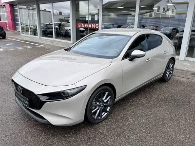 Neu Mazda 3 Exclusive 140 PS (102 kW) 2026 Beige Limousine