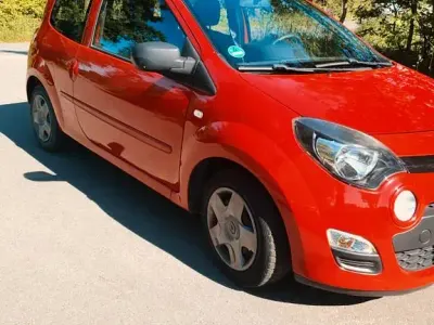 Używany Renault Twingo Expression 75 KM (55 kW) 2012 Czerwony Hatchback