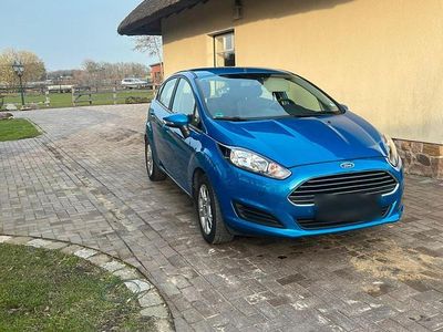 Gebraucht Ford Fiesta 80 PS (58 kW) 2014 Blau Kleinwagen