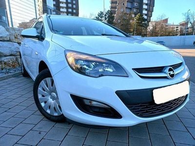 Gebraucht Opel Astra Edition 120 PS (88 kW) 2014 Weiß Kombi