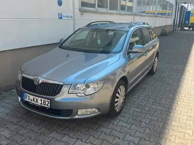 Gebraucht Skoda Superb 140 PS (102 kW) 2011 Silber Kombi