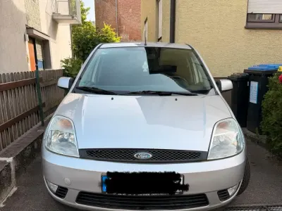 Gebraucht Ford Fiesta Trend 80 PS (58 kW) 2005 Silber Kleinwagen
