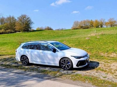 Usata VW Golf VIII R 333 CV (244 kW) 2025 Bianco Station wagon