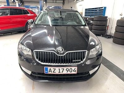 Schwarz Gebraucht 2015 Skoda Octavia Kombi | 3.675 €