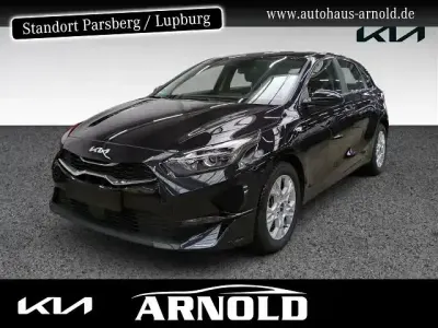 Usado Kia Ceed Comfort 140 CV (102 kW) 2024 Negro Utilitario
