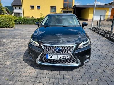 Lexus CT200h