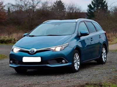 Blau Gebraucht 2016 Toyota Auris Hybrid Kombi | 13.700 € (Fairer Preis)