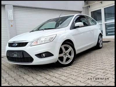 Begagnad Ford Focus 101 HK (74 kW) 2011 Vit Sedan