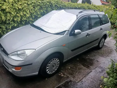Gebraucht Ford Focus Ghia 115 PS (84 kW) 2000 Silber Kombi