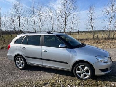 Begagnad Skoda Fabia Ambiente 105 HK (77 kW) 2012 Silver Kombi