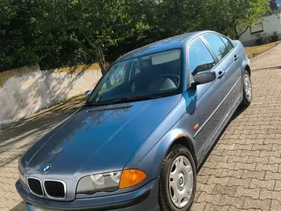 Gebraucht BMW 318 Basis 118 PS (86 kW) 1999 Blau Limousine
