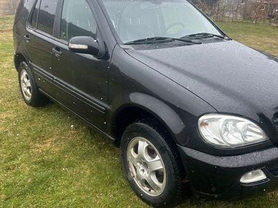 Gebraucht Mercedes ML270 163 PS (119 kW) 2002 Schwarz SUV