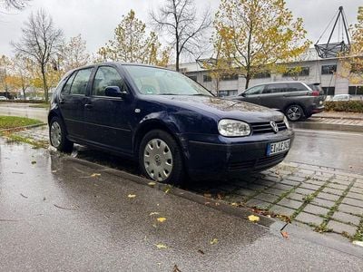 Grau Gebraucht 2000 VW Golf IV Basis Limousine | 3.800 € (Etwas zu teuer)