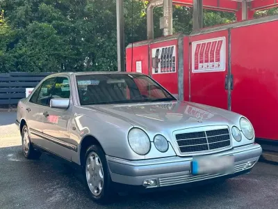 Gebraucht Mercedes E280 204 PS (150 kW) 1997 Silber Limousine