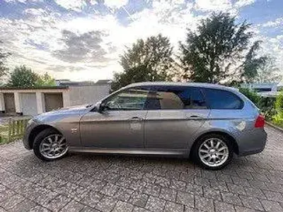 Gebraucht BMW 320 Sport Line 184 PS (135 kW) 2011 Grau Kombi