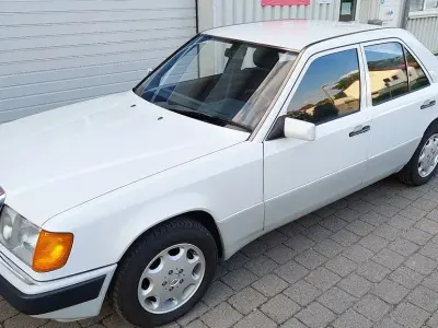 Gebraucht Mercedes 230 132 PS (97 kW) 1991 Weiß Limousine