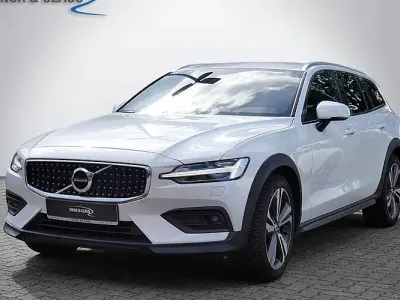 Gebraucht Volvo V60 CC Pro 250 PS (183 kW) 2021 Weiss Kombi