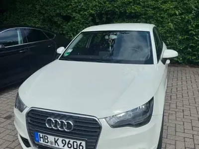 Gebraucht Audi A1 Sportback Attraction 105 PS (77 kW) 2013 Weiß Kleinwagen