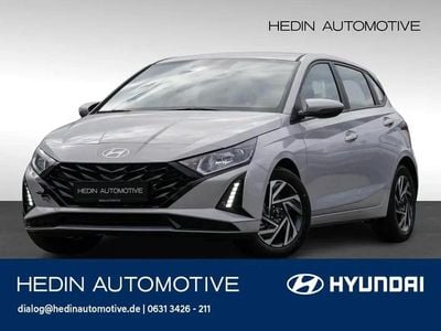 Lumen grey / mic Gebraucht 2025 Hyundai i20 Trend Limousine | 19.590 € (Superpreis)
