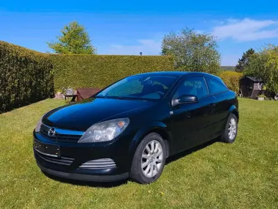 Używany Opel Astra GTC 105 KM (77 kW) 2007 Czarny Coupe