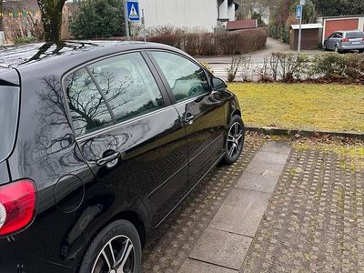 Schwarz Gebraucht 2006 VW Golf IV Kleinwagen | 2.200 € (Fairer Preis)
