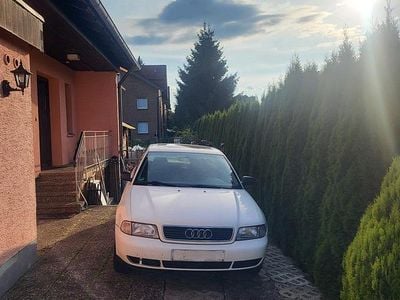 Second-hand Audi A4 100 CP (73 kW) 1995 Alb Berlinǎ