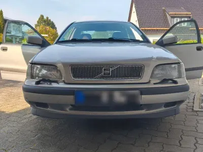 Gebraucht Volvo S40 136 PS (100 kW) 1997 Silber Limousine