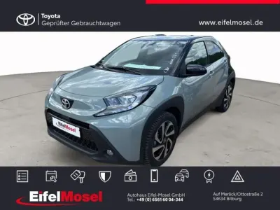 Gebraucht Toyota Aygo X Basis 72 PS (52 kW) 2025 Urban khaki / night sky black SUV