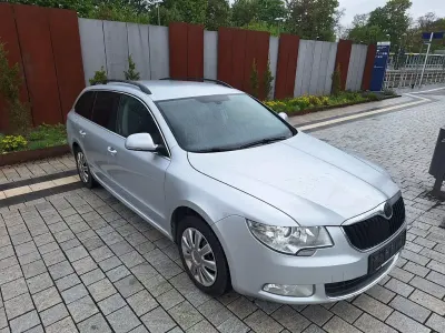 Gebraucht Skoda Superb 140 PS (102 kW) 2013 Silber Limousine