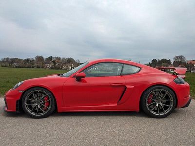 Porsche Cayman GT4