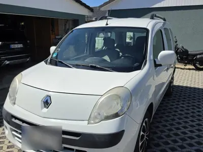 Gebraucht Renault Kangoo Happy Family 106 PS (77 kW) 2011 Weiß Van / Kleinbus